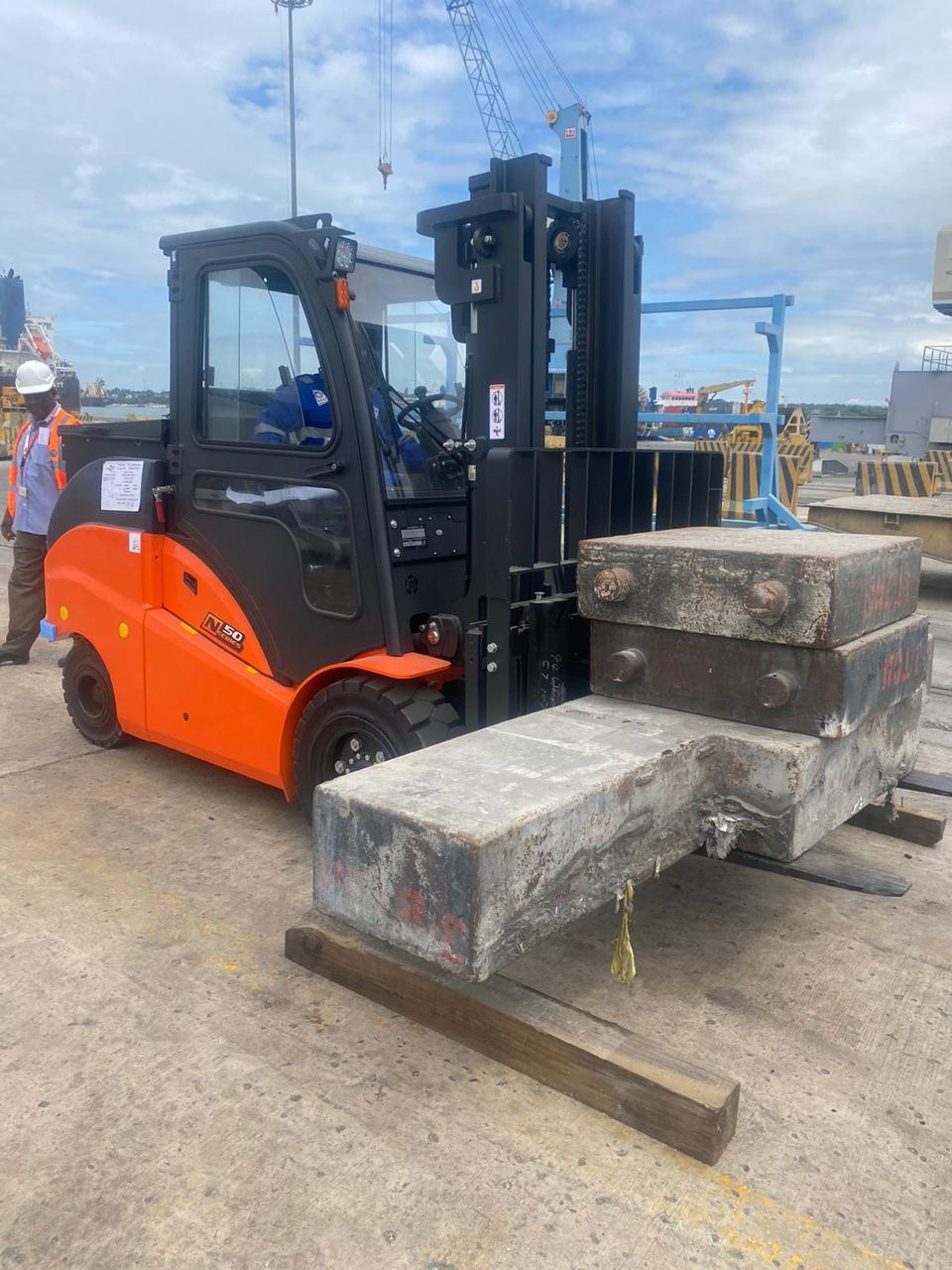 Heavy Forklift Rigging — Port Operations